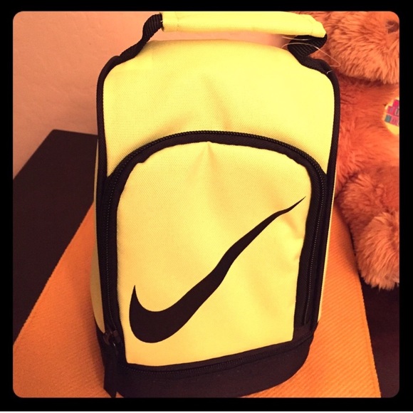 black nike lunch bag